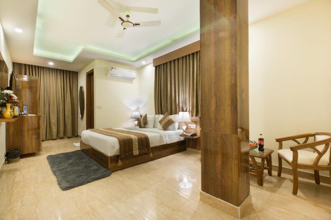 Hotel Viva Palace By Opo Nové Dillí Exteriér fotografie