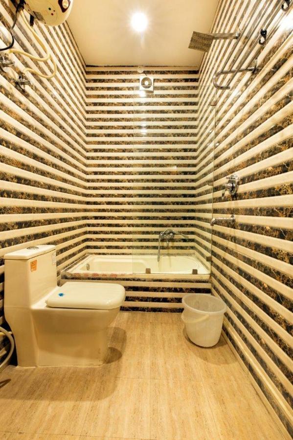 Hotel Viva Palace By Opo Nové Dillí Exteriér fotografie