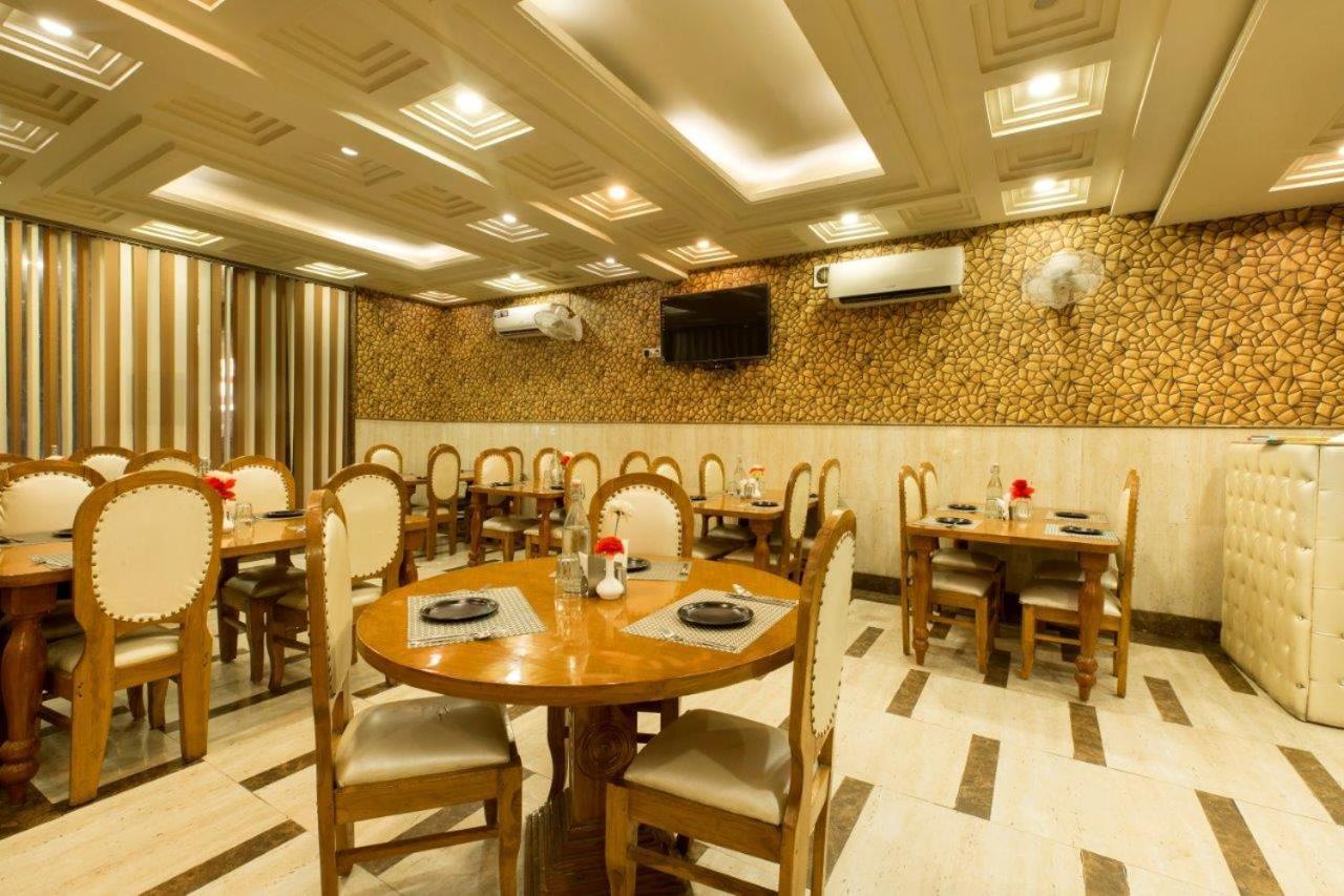 Hotel Viva Palace By Opo Nové Dillí Exteriér fotografie