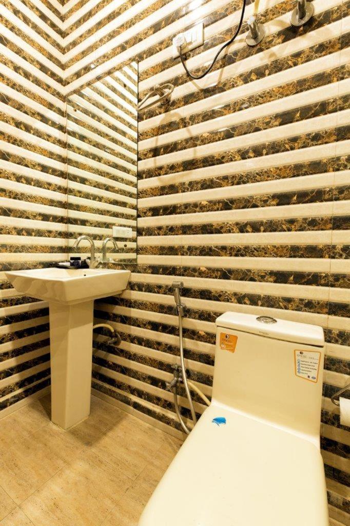 Hotel Viva Palace By Opo Nové Dillí Exteriér fotografie